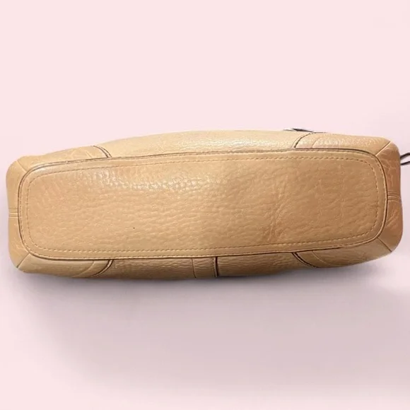 Coach - Picture 4 of 11